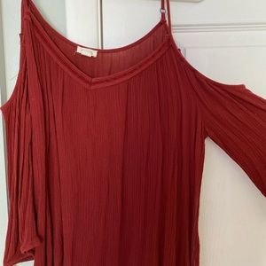 Very cute and comfy off the shoulder top!!